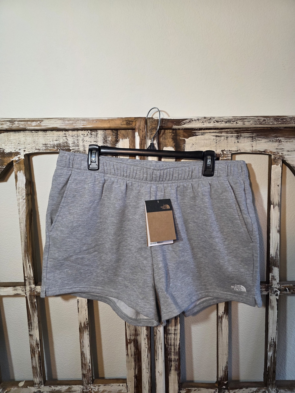 NWT The North Face Half Dome Shorts – Light Grey Heather, XL Short